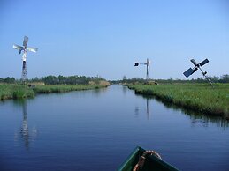 Giethoorn Villa With Modern Touch