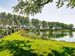 Chalet With Terrace at the Lake and Beach