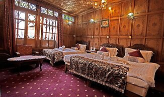Meena Group houseboats