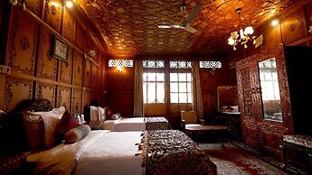 Meena Group houseboats