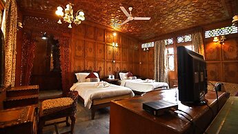 Meena Group houseboats