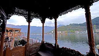 Meena Group houseboats