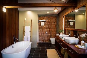 Farmhouse Resort & Spa