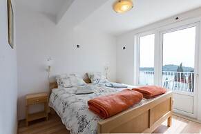 Charming Studio Apartment With Beautiful Panoramic sea View