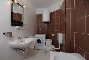 Citybreak Apartman With Private Beach Near Split