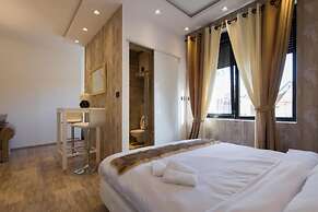 Central Business Apartment