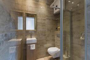 Central Business Apartment