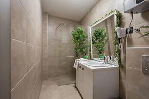 Central Business Apartment