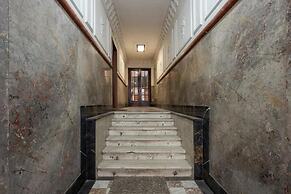 Central Business Apartment