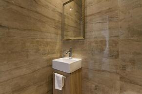 Central Business Apartment
