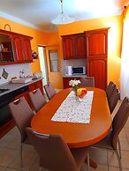 Spacious and Sunny Apartment on Island Rab