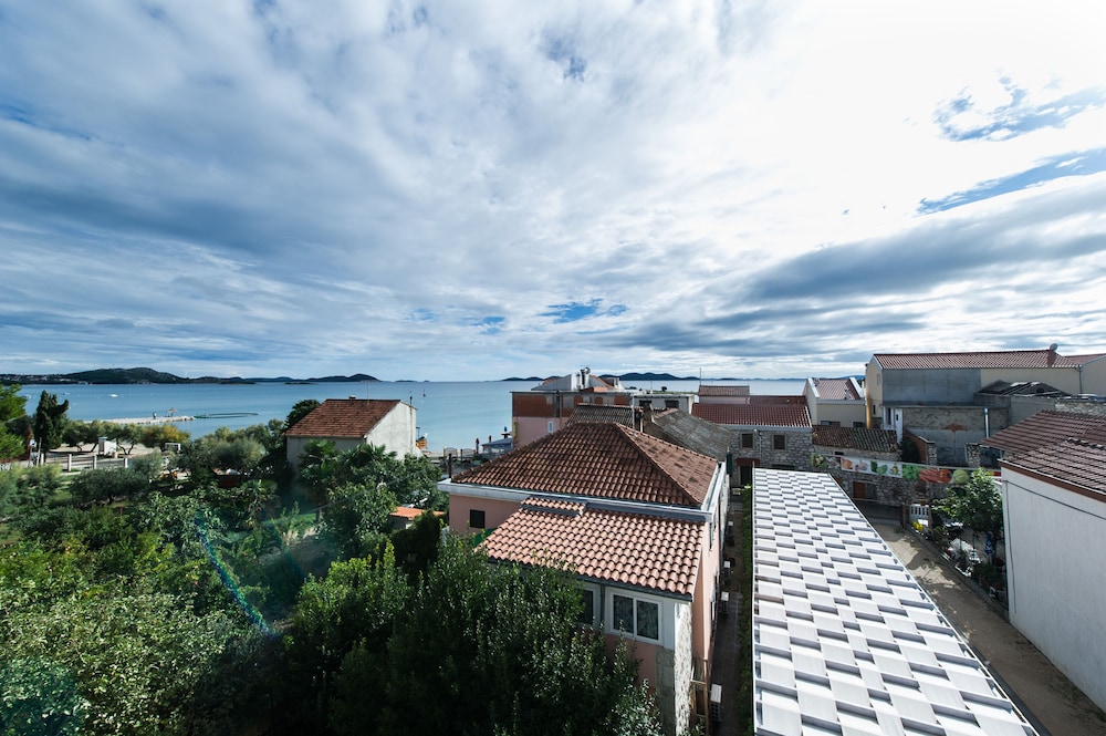 No5 Penthouse 2 Bedroom Apartment