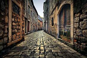 Comfortable Apartment in Stari Grad