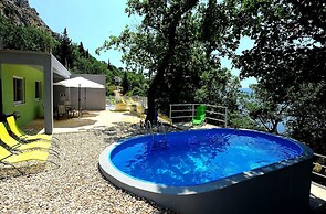 Holiday House With Pool