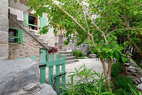 Traditional Stone House Adrian