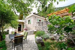 Traditional Stone House Adrian