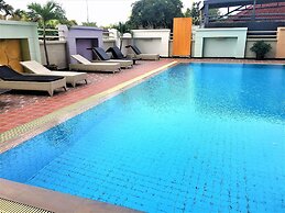 Swimming Pool View Spacious Studio 5 Min To Beach