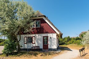 Thatched Villa With Dishwasher Near the Beach
