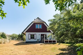 Thatched Villa With Dishwasher Near the Beach