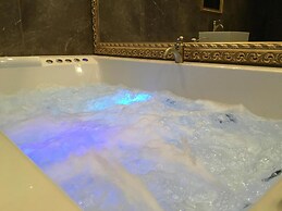Central Business Suites with Hot Jacuzzi
