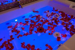 Central Business Suites with Hot Jacuzzi
