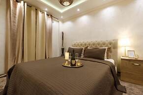 Central Business Suites with Hot Jacuzzi
