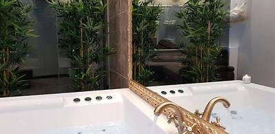 Central Business Suites with Hot Jacuzzi