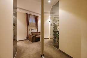 Central Business Suites with Hot Jacuzzi