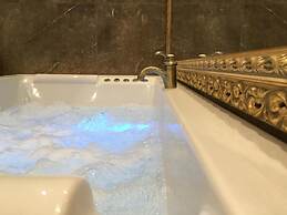 Central Business Suites with Hot Jacuzzi
