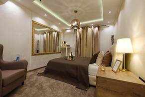 Central Business Suites with Hot Jacuzzi