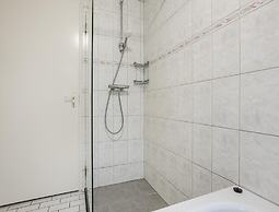 Comfortable Bungalow With Dishwasher Near the Beach