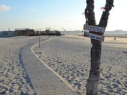 Bungalow in 's-gravenzande With Nautical Charm