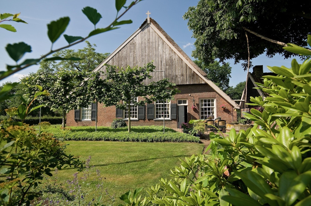Stylish Farmhouse Escape