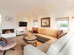 Family Villa + Sauna & Sunroom