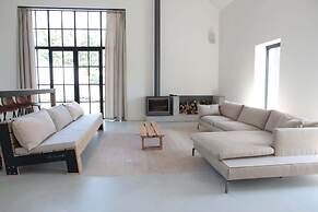 Spacious Countryside Villa