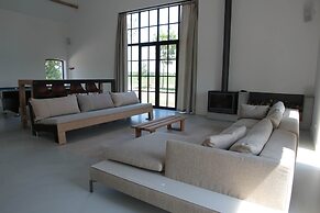 Spacious Countryside Villa