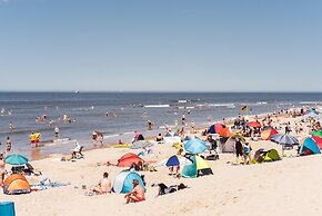 Ameland Lodge w/ Veranda