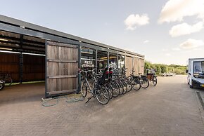 Ameland Lodge w/ Veranda