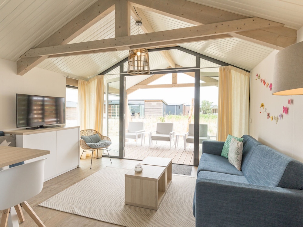 Ameland Lodge w/ Veranda