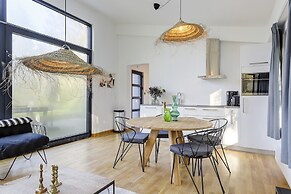 Getaway With Covered Veranda