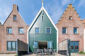 Lakeside Villa in Volendam