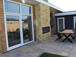 Cozy Garden Home w/ Fireplace