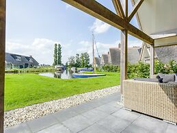 Lakeside Villa Near Sneekermeer