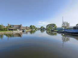 Lakeside Villa Near Sneekermeer
