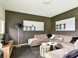 Lakeside Villa Near Sneekermeer