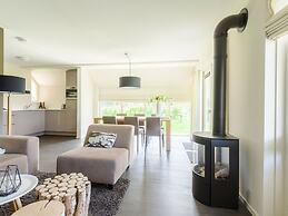 Lakeside Villa Near Sneekermeer