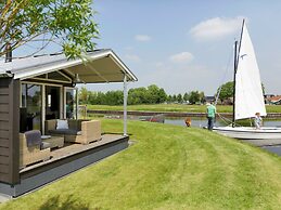 Lakeside Villa Near Sneekermeer