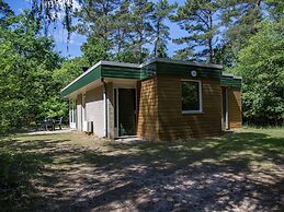 Bungalow With Fireplace, not far From Assen