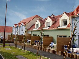 Spacious Coastal Apt w/ Garden