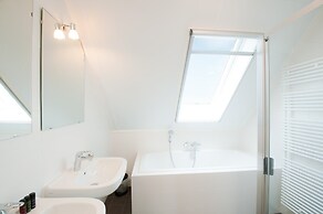 Villa Oesterdam Sleeps 10 Persons